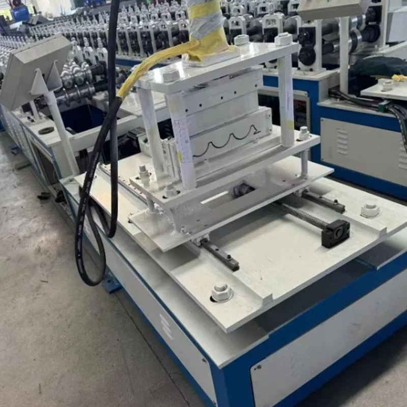 サーボノンストップロール成形機
